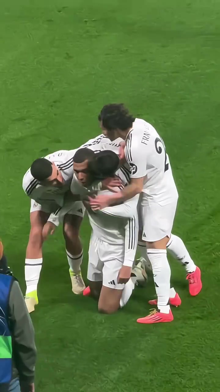 开云体育下载-SKT教练压力巨大！，姆巴佩遭遇十二持续失利上演精彩一战(skt教练kkoma离开原因)